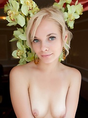 A vision of the naked beauty Feeona flaunting her gorgeous slender body in front of the camera can be captivating and paralyzing to anyone.