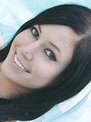 Pool hopping Catie Minx puts on a floating strip show