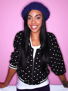 teen model Taylor Luxx